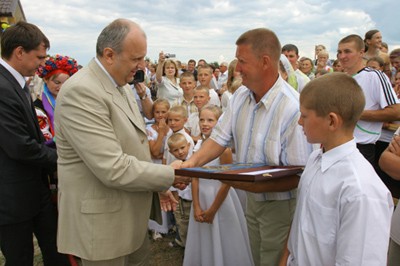 "Смарт-холдинг" передав нові житлові будинки восьми багатодітним сім'ям на Волині user/common.seoImage