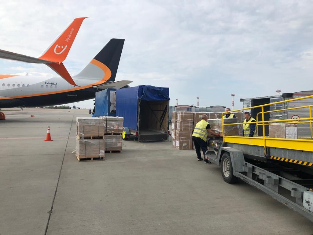 До України прибула чергова партія ШВЛ і ЗІЗ для медиків, закуплених Фондом Вадима Новинського user/common.seoImage