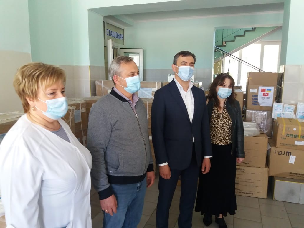 Фонд Вадима Новинського передав засоби індивідуального захисту медикам Херсона user/common.seoImage