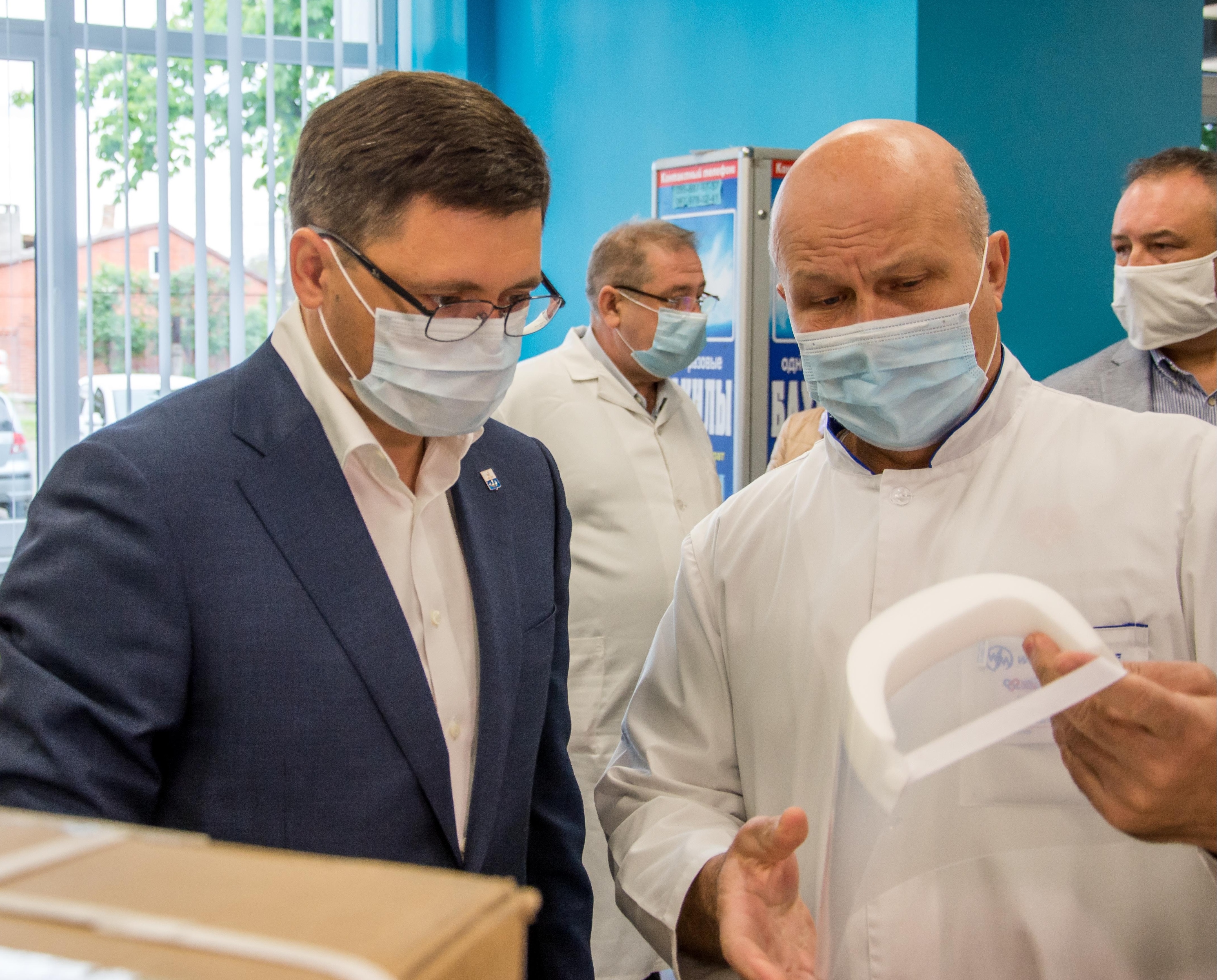 Фонд Новинського передав Маріуполю ще два ШВЛ і засоби захисту для медиків user/common.seoImage