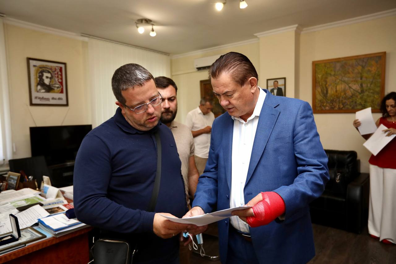 Фонд Вадима Новинського передав інституту Амосова кардіомонітори та засоби захисту для лікарів user/common.seoImage