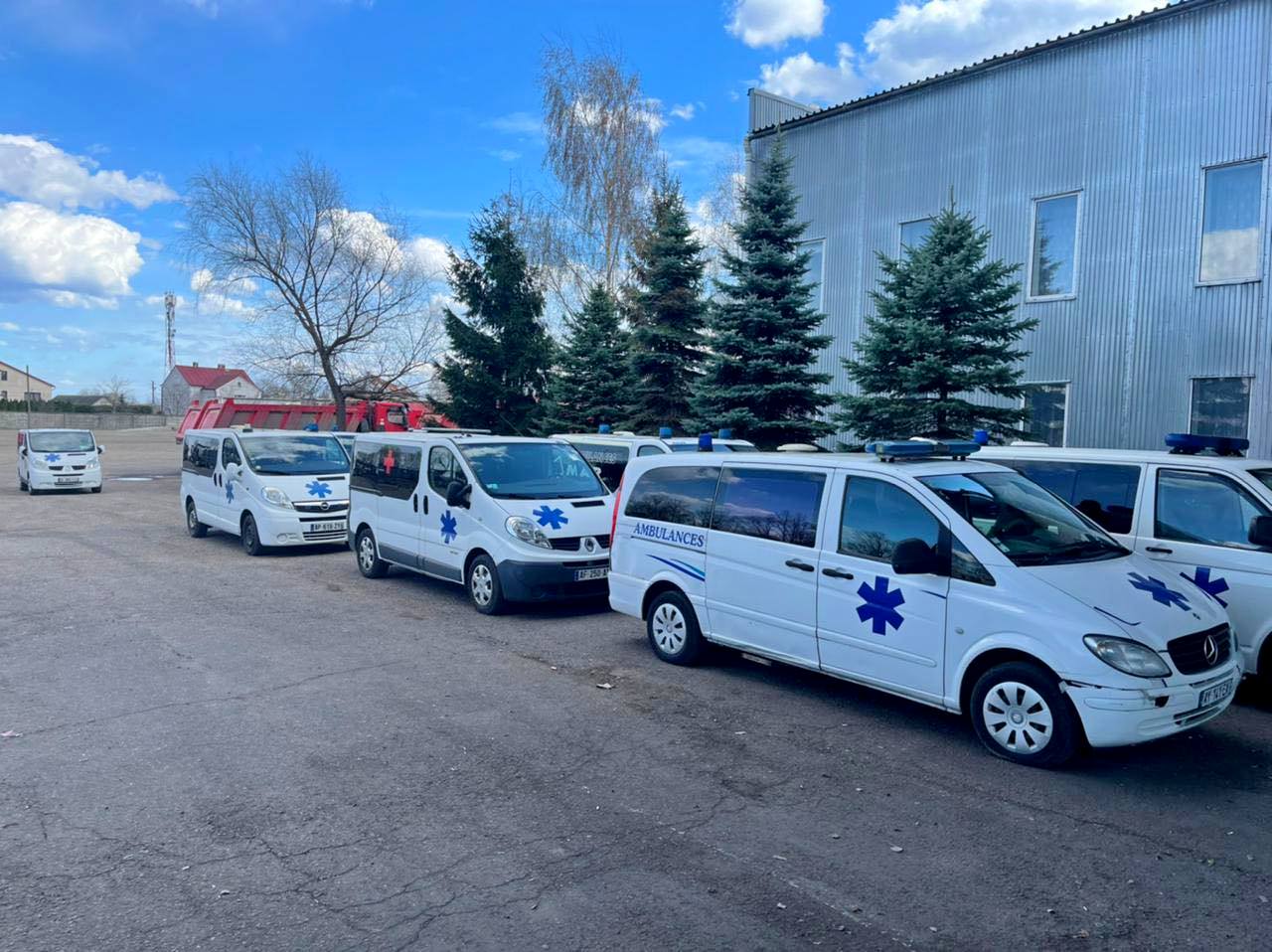 Фонд Новинського закупив у країнах ЄС партію обладнаних машин швидкої допомоги user/common.seoImage