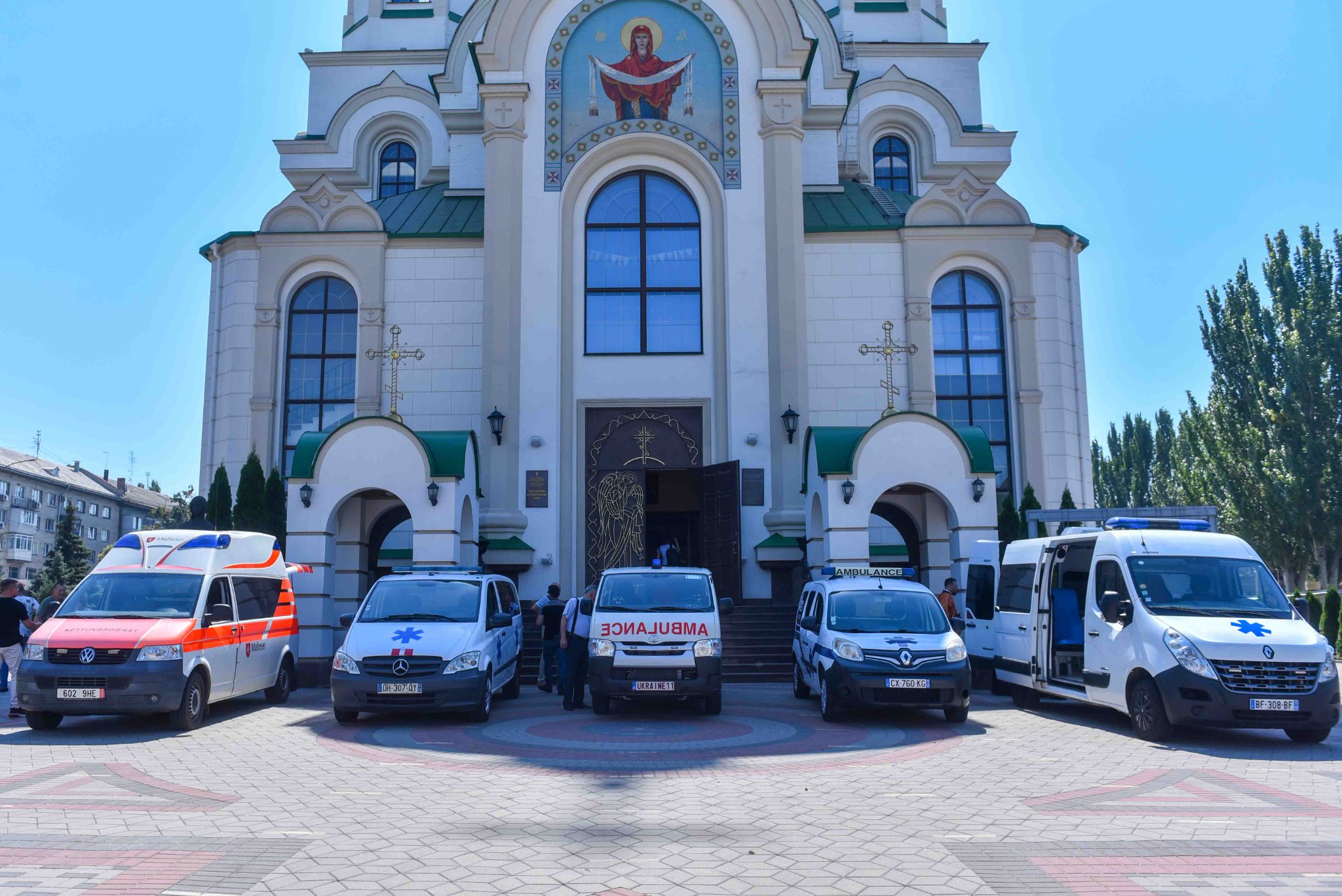 УПЦ та Благодійний фонд Вадима Новинського передали вже 14 автівок швидкої допомоги Запоріжжю user/common.seoImage