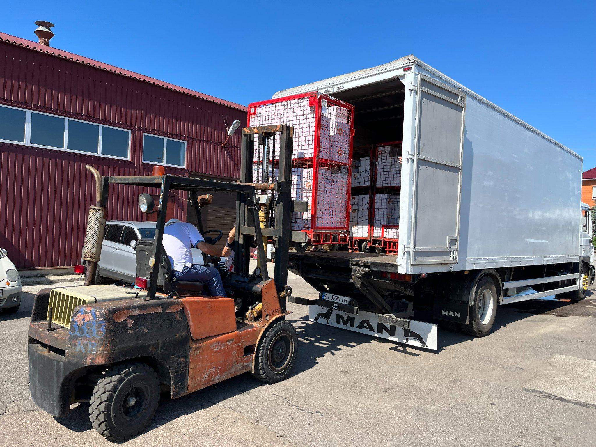 Благодійний фонд Вадима Новинського відправив вже понад 30 тисяч адресних гуманітарних пакунків з продуктами та засобами гігієни user/common.seoImage