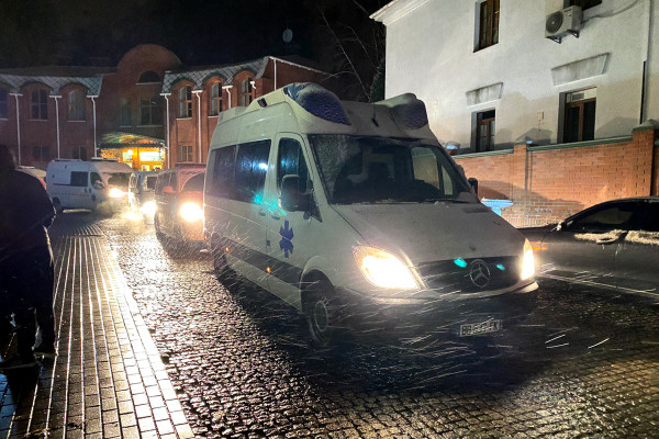 «Швидкі» від фонду Новинського вже рятують життя у Херсоні user/common.seoImage